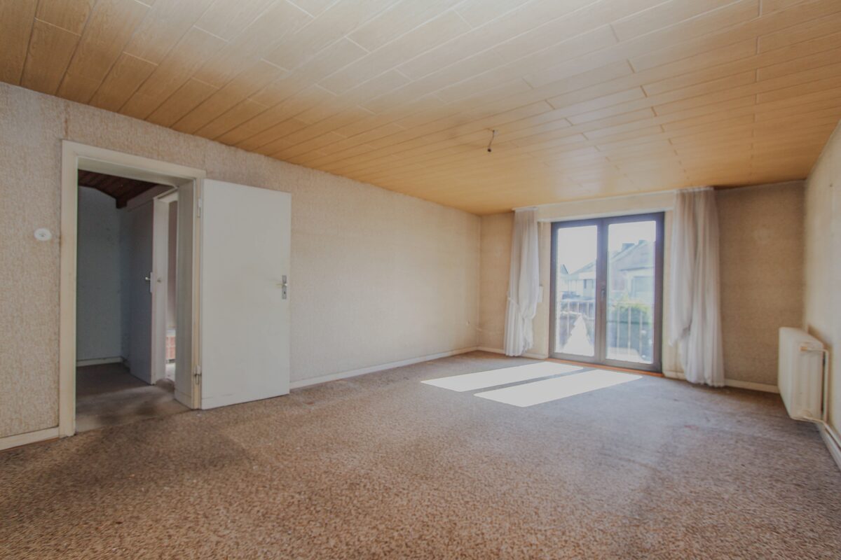 Wohnzimmer nach der Entrümpelung, leer